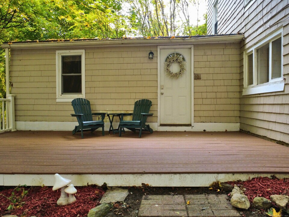 10 Tiffany St in Brooklyn, CT - Building Photo