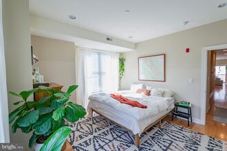 1242 S 17th St-Unit -2ND FLR in Philadelphia, PA - Building Photo - Building Photo
