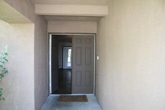 2119 Foxglove Ct in Bakersfield, CA - Building Photo - Building Photo