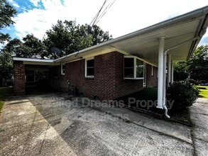 1908 Rayston Dr in Greensboro, NC - Building Photo - Building Photo