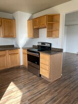 1613 NE 81st Ave in Portland, OR - Building Photo