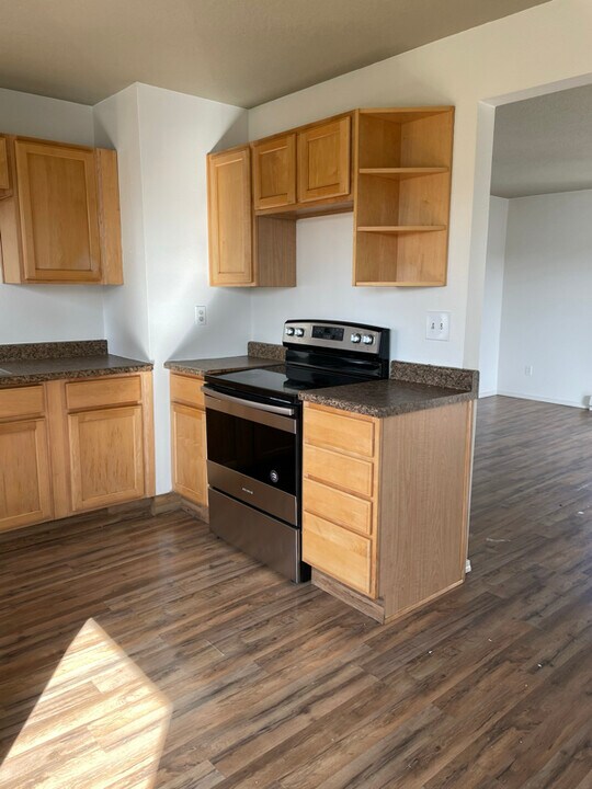 1613 NE 81st Ave in Portland, OR - Building Photo