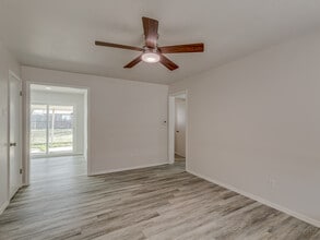 116 S Dallas Ave in Moore, OK - Building Photo - Building Photo