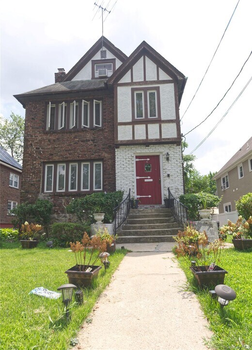 6 Greendale Ave in Mount Vernon, NY - Building Photo