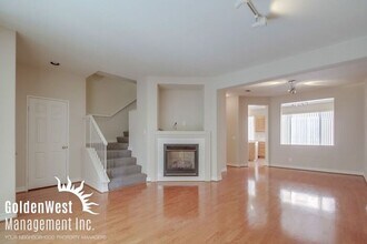 974 Camino De La Reina in San Diego, CA - Building Photo - Building Photo