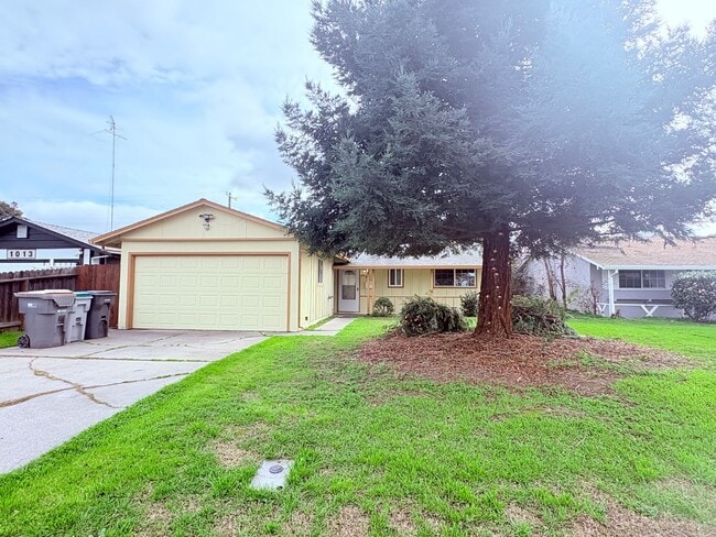 1017 Charles St in West Sacramento, CA - Building Photo - Building Photo