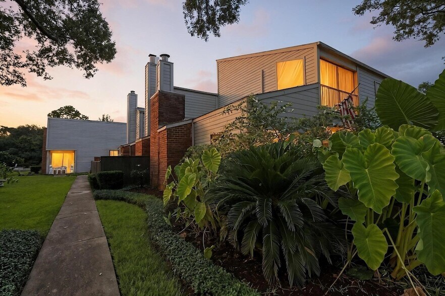 1532 Prairie Grove Dr in Houston, TX - Building Photo