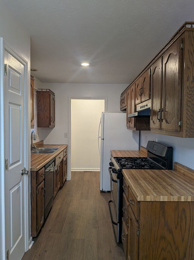 3902 N Hillwood Ct in Springfield, TN - Building Photo - Building Photo