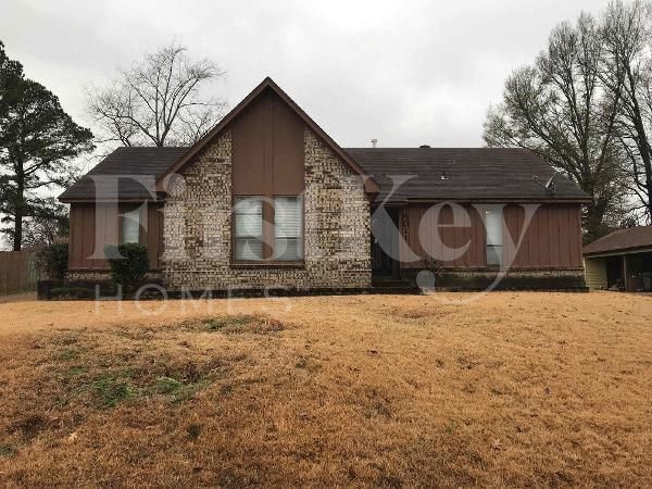 5011 Autumnwood Dr in Memphis, TN - Foto de edificio
