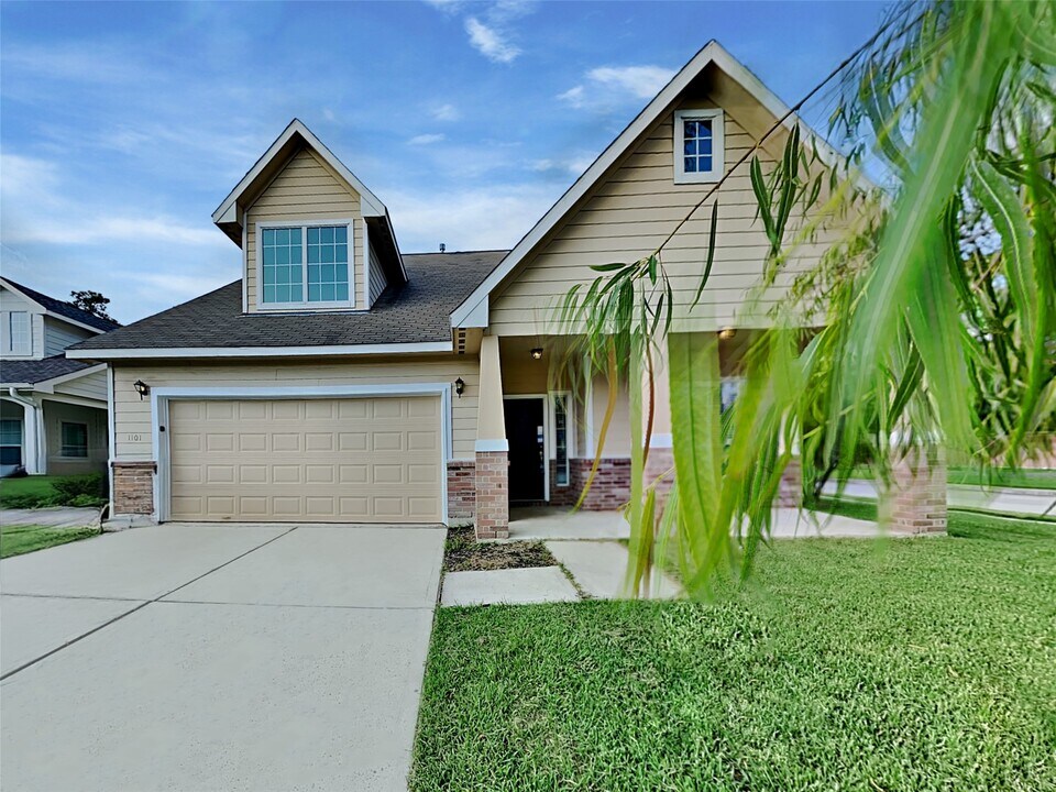 1101 Shadow Glenn Dr in Conroe, TX - Building Photo