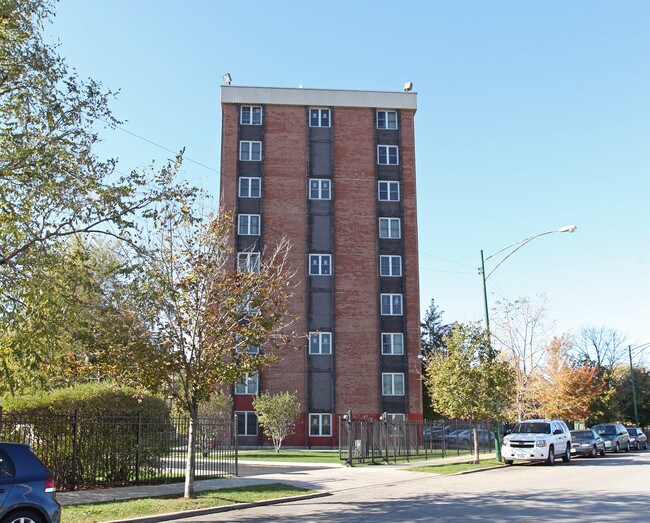 Las Americas Apartamentos (Racine Apartments) in Chicago, IL - Foto de edificio - Building Photo