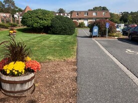 28 Williamsburg Ct, Unit #2 in Shrewsbury, MA - Building Photo