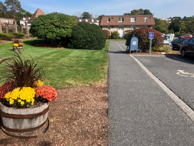 28 Williamsburg Ct, Unit #2 in Shrewsbury, MA - Building Photo