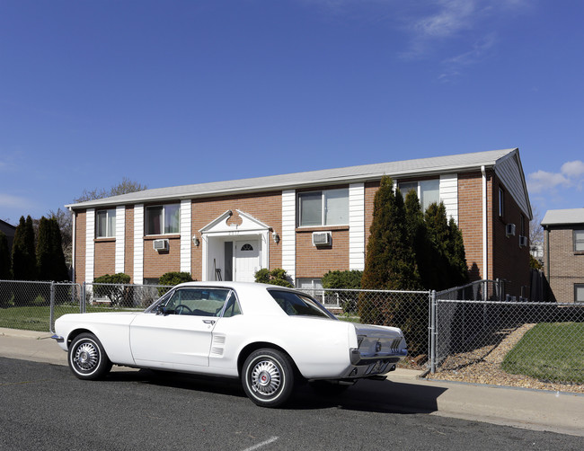 2317 S Locust St in Denver, CO - Foto de edificio - Building Photo