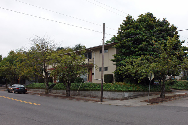 5411 SE 17th Ave in Portland, OR - Foto de edificio - Building Photo