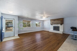 12905 Marble Ave NE in Albuquerque, NM - Building Photo - Building Photo