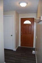 914 Charles St in Newberg, OR - Building Photo - Building Photo