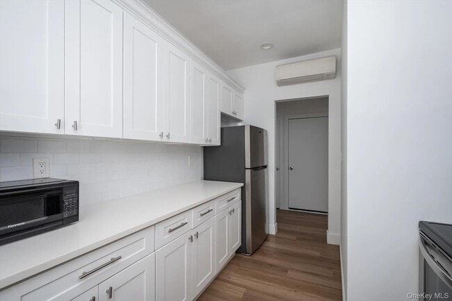 270 Garden St in Roslyn Heights, NY - Building Photo - Building Photo