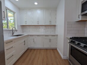 2268 Granada Ave-Unit -1 in Long Beach, CA - Building Photo - Building Photo