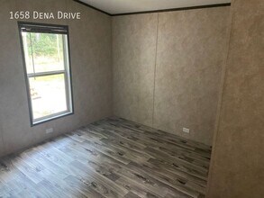 1658 Dena Dr in Memphis, TN - Building Photo - Building Photo