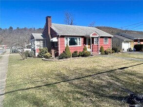 108 Kingston Ave in Port Jervis, NY - Foto de edificio - Building Photo