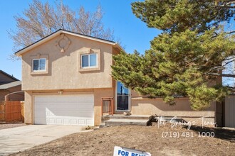 874 Hoosier Dr in Colorado Springs, CO - Foto de edificio - Building Photo