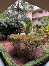 10525 SW 112th Ave in Miami, FL - Building Photo - Building Photo