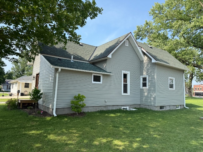 204 S Main St in South Whitley, IN - Building Photo - Building Photo