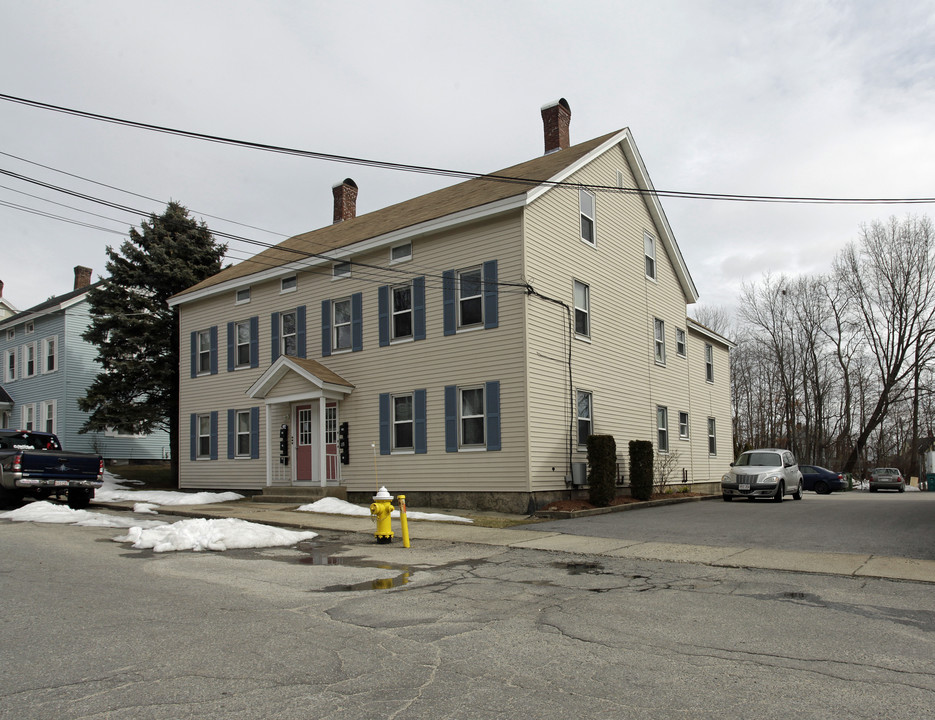 16-22 High St in Whitinsville, MA - Foto de edificio