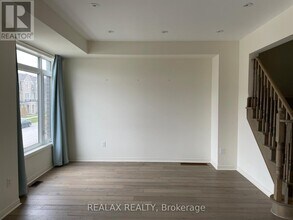95 William F. Bell Pkwy in Richmond Hill, ON - Building Photo - Building Photo