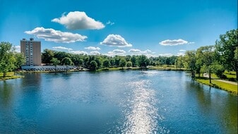 Lakeview Residences in Aurora, IL - Building Photo