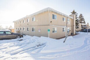 221 Huntington NW in Calgary, AB - Building Photo