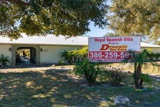 Royal Spanish Villas in Titusville, FL - Foto de edificio - Building Photo