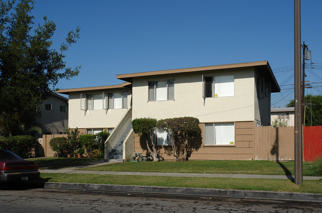 2612 S Rosewood Ave in Santa Ana, CA - Building Photo - Building Photo