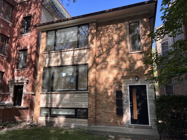 property at 1726 W Catalpa Ave