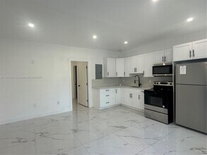 1700 Thomas St in Hollywood, FL - Building Photo - Building Photo