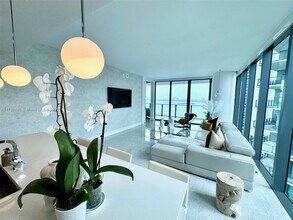 650 NE 32nd St in Miami, FL - Building Photo - Building Photo