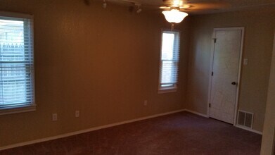 4817 72nd St in Lubbock, TX - Building Photo - Building Photo