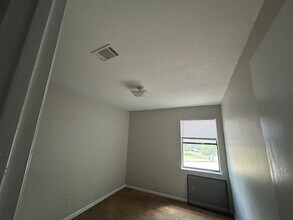 1069 Kelly Dr in Hinesville, GA - Building Photo - Building Photo