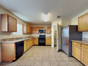 18227 Thicket Grove Rd in Houston, TX - Foto de edificio - Building Photo