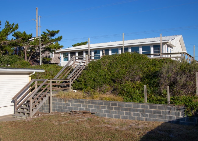 506 Ocean Dr in Emerald Isle, NC - Building Photo - Building Photo