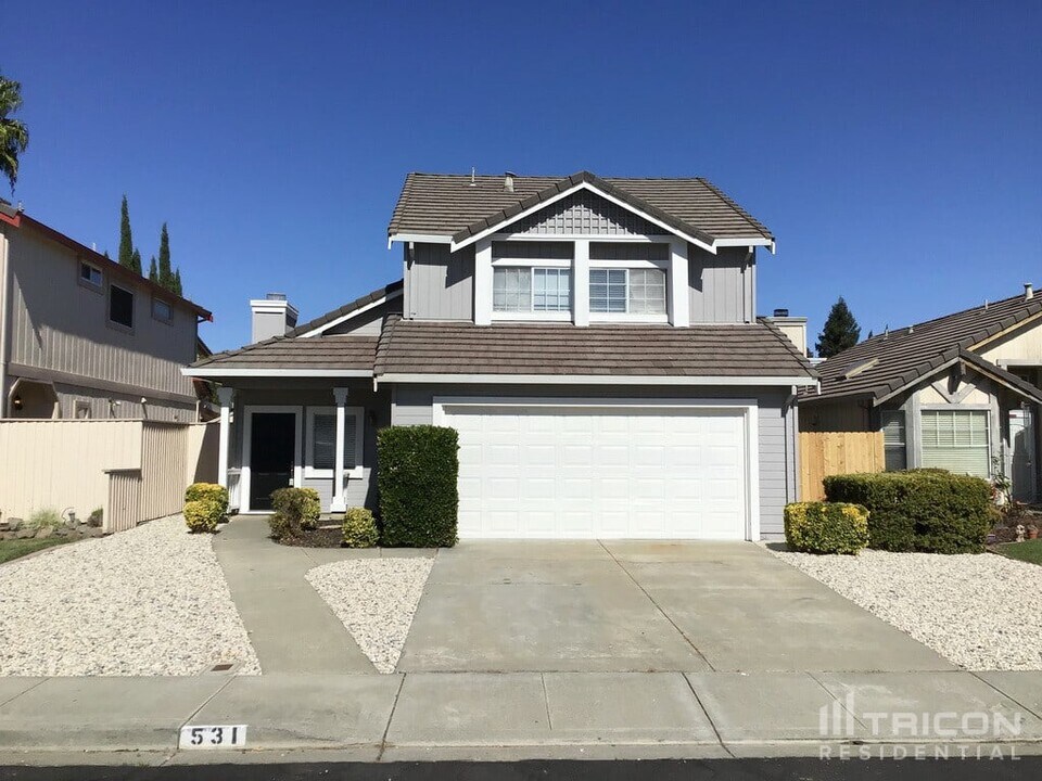 531 Robin Dr in Vacaville, CA - Foto de edificio