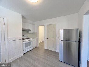 908 Rhawn St in Philadelphia, PA - Building Photo - Building Photo