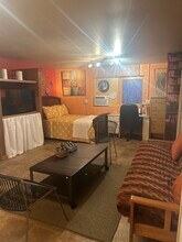483 E Las Flores Dr in Altadena, CA - Building Photo - Building Photo