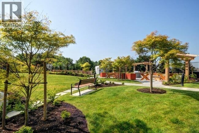 8288 Granville Ave in Richmond, BC - Building Photo - Building Photo