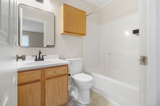 1504 Cornerstone Ct in Marion, IL - Foto de edificio - Building Photo