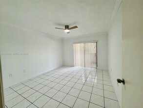 13250 SW 88th Terrace N in Miami, FL - Foto de edificio - Building Photo