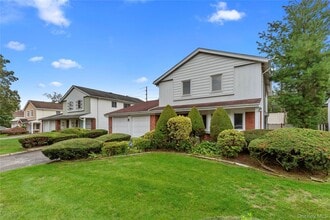 123 South Dr in New Hyde Park, NY - Building Photo - Building Photo