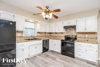 1912 NW 62nd Terrace in Kansas City, MO - Foto de edificio - Building Photo