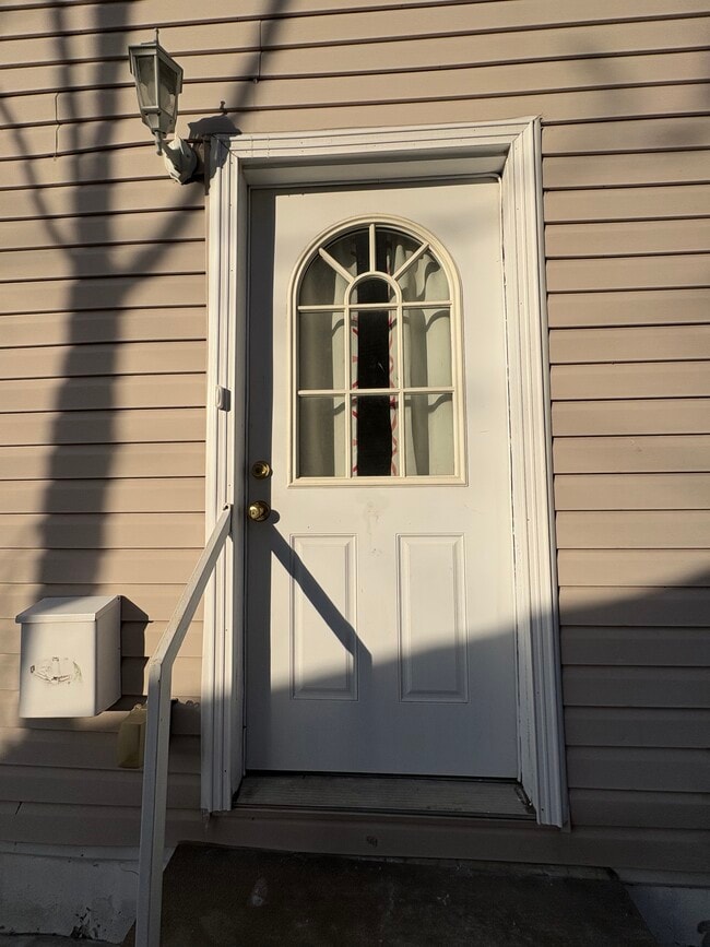 839 W Fingerboard Rd, Unit 1st floor in Staten Island, NY - Foto de edificio - Building Photo